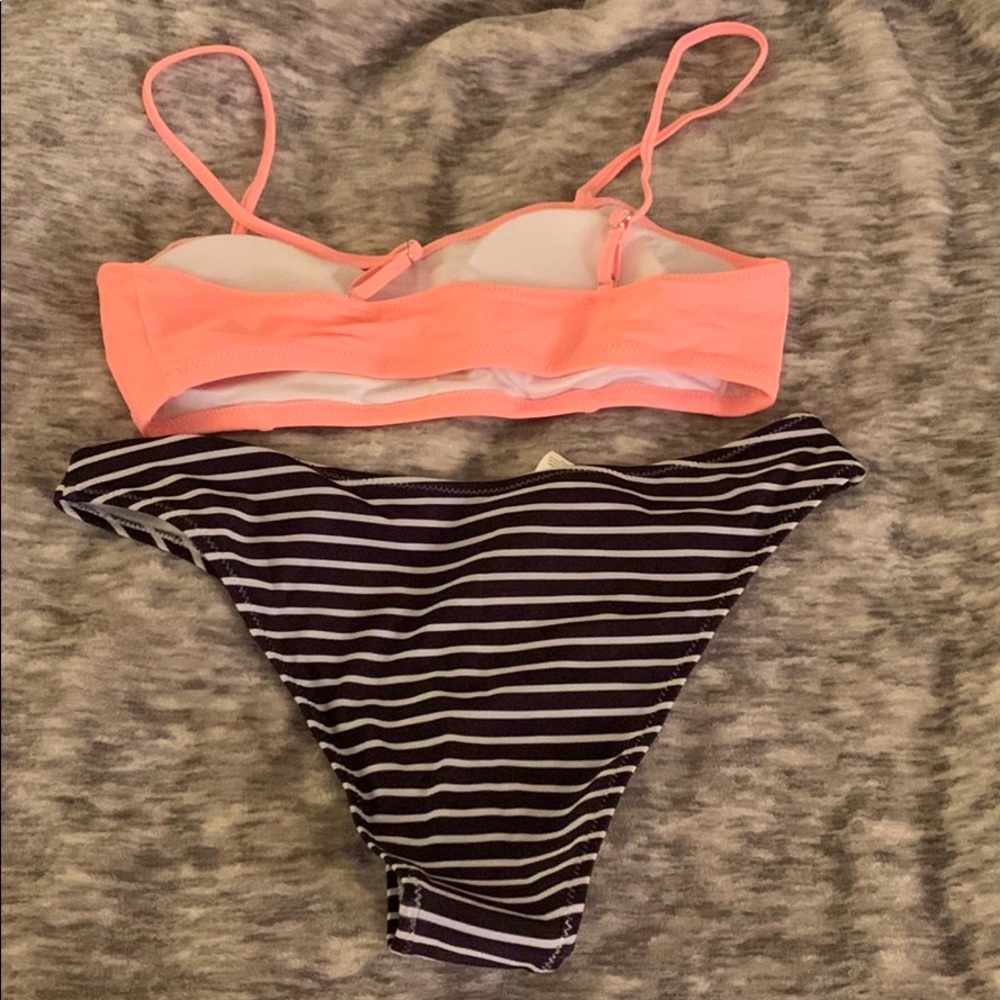 Striped bikini - Picture 4 of 5